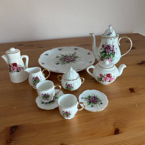 Miniature Tea Set - Picture 13 of 15